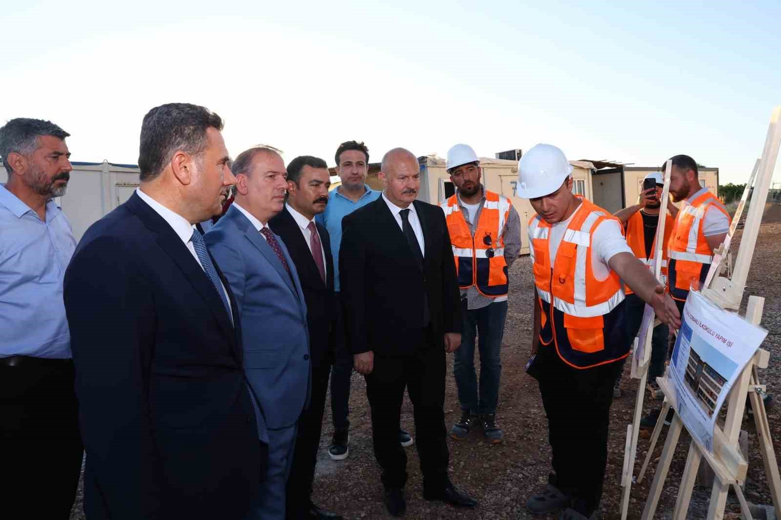 kahta-da-kamu-yatirimlari-yerinde-incelendi