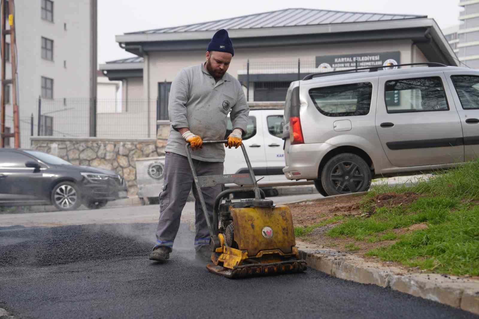 kartal-da-yol-yenileme-hamlesi-17-bin-ton-sicak-asfalt-serilecek