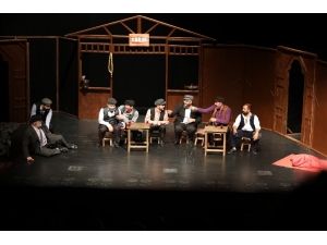 Diyarbakır’da 1. Şehir Tiyatroları Festivali Devam Ediyor