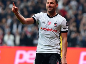 Beşiktaş Tosic’i Borsaya Bildirdi