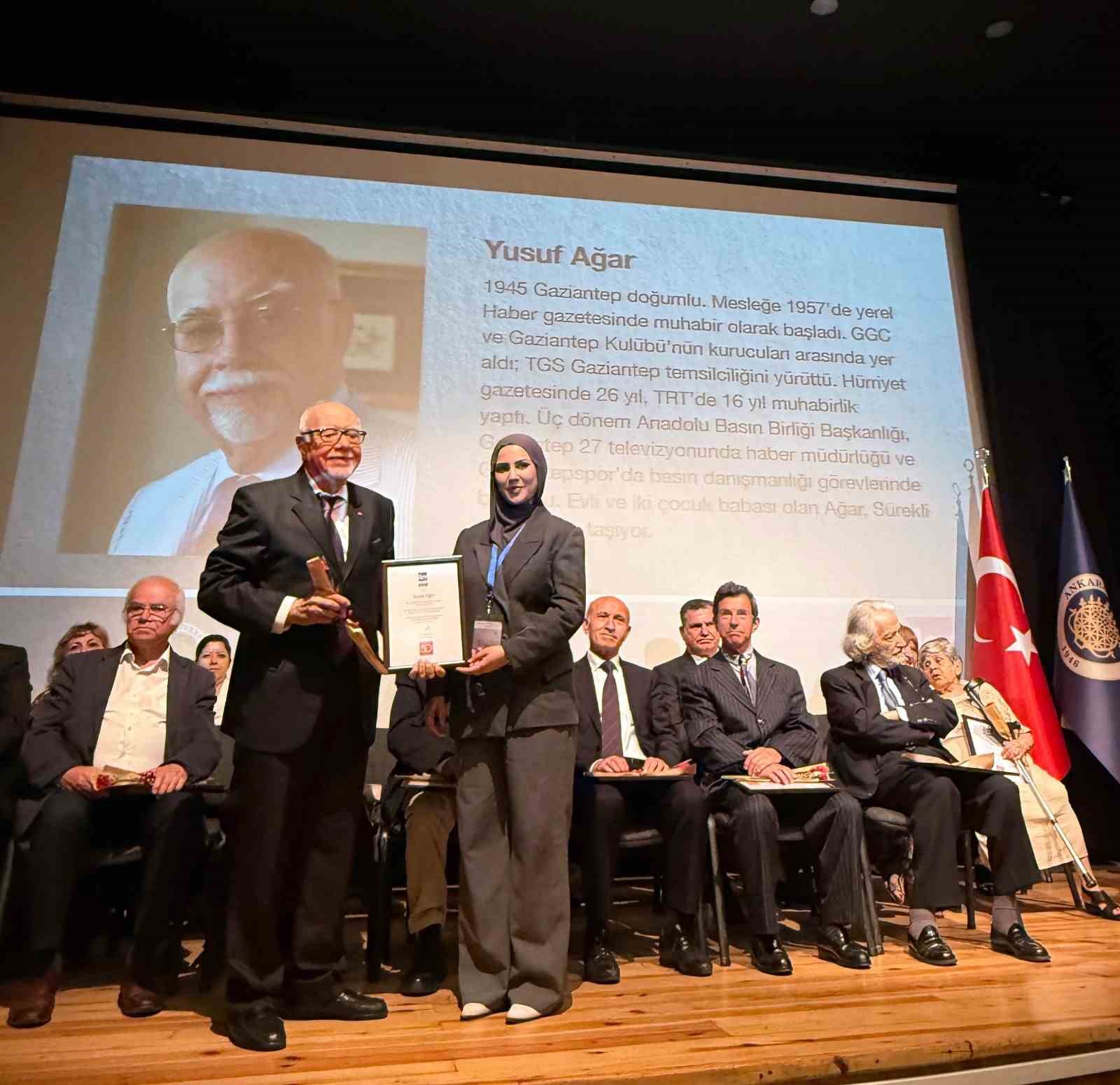 duayen-gazeteci-agar-a-meslekte-50-yil-onur-odulu-verildi