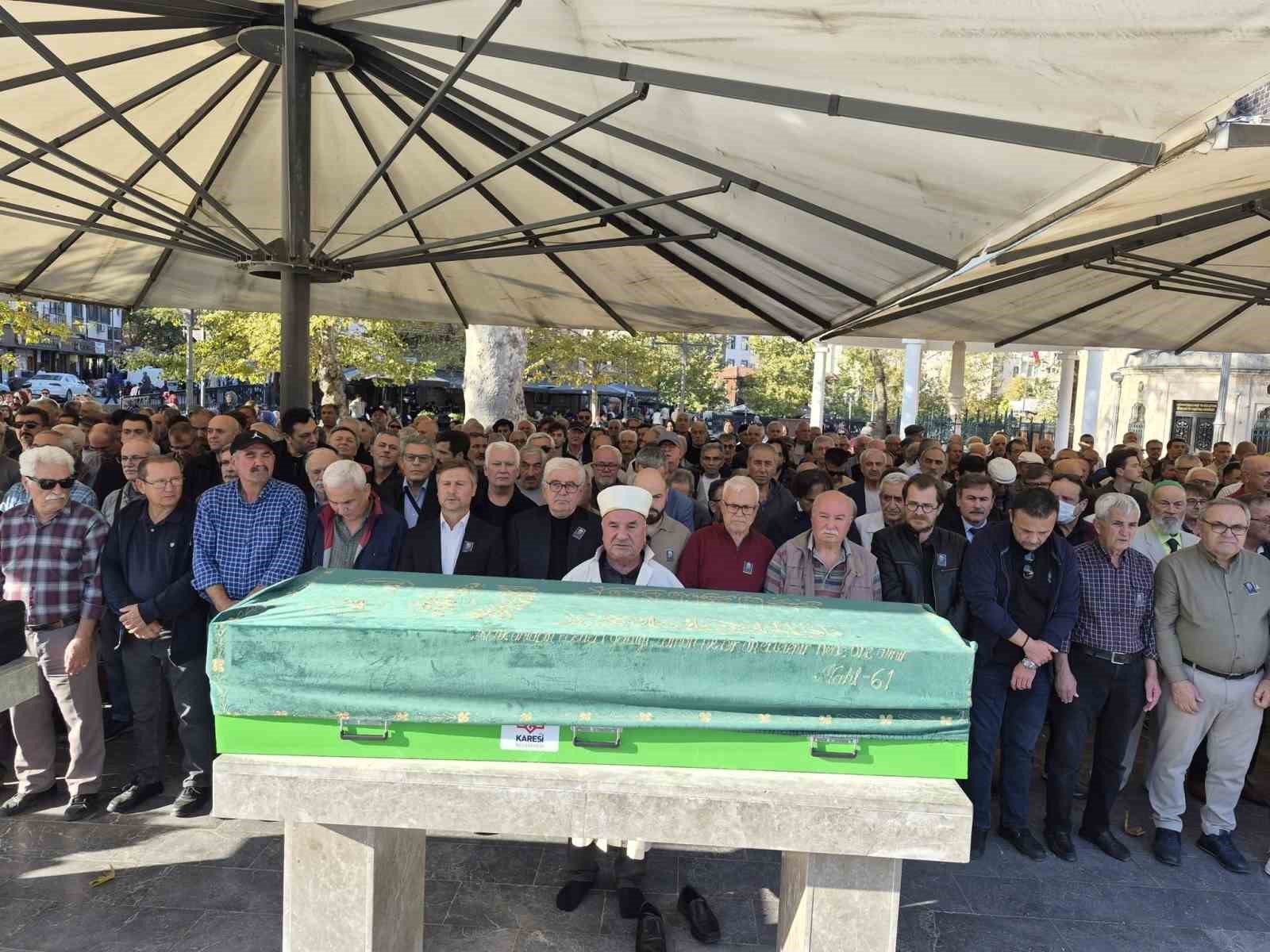 ogretmen-sair-yazar-mustafa-keser-topraga-verildi