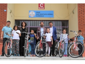 Uşak’ta En Çok Atık Pil Toplayan Minikler Hediyelerini Aldı