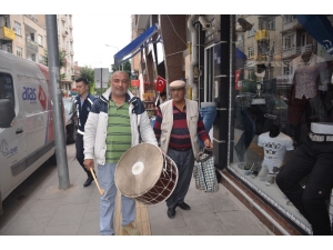 Ramazan Davulcuları Bahşiş Toplamak İçin İş Başında