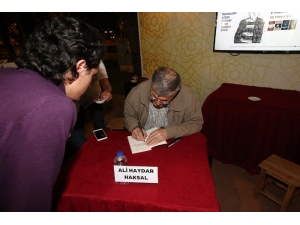Kitap Sokağı’nda Yazar Ali Haydar Haksal Okurlarıyla Buluştu