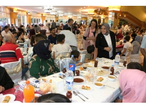 Büyükşehir Sofrasını Bu Kez Yetim Ve Ailelerine Açtı