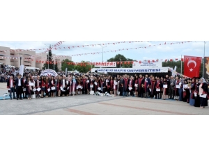 Fen-edebiyat Fakültesi Mezuniyet Töreninde Coştu