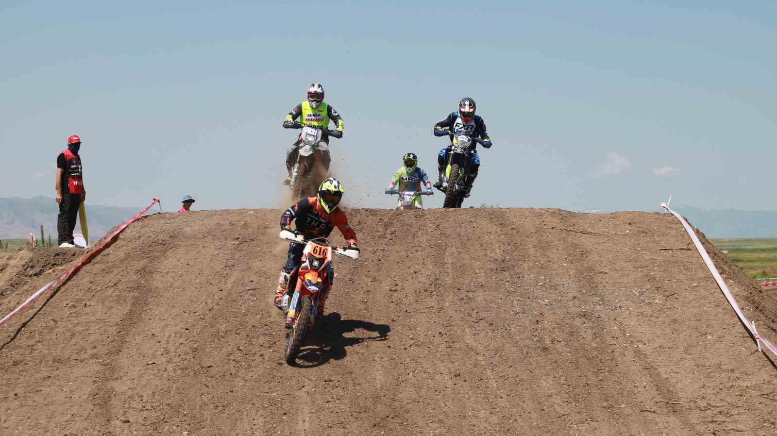 turkiye-skil-enduro-ve-atv-sampiyonasi-heyecani-siralama-turlariyla-basladi