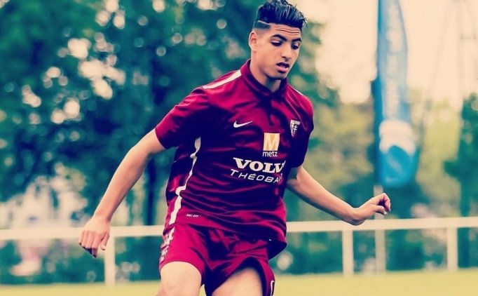 "galatasaray 18'lik Orta Sahayla Imzalıyor"