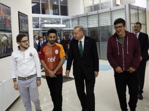Cumhurbaşkanı Erdoğan Gençlerle Sahur Sofrasında Buluştu