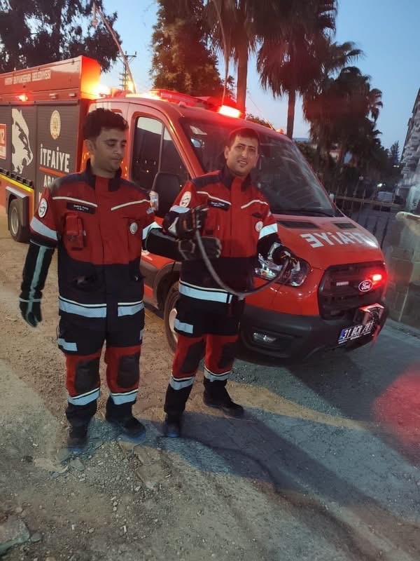 antakya-ve-reyhanli-da-yerlesim-yerlerine-giren-yilanlar-yakalandi