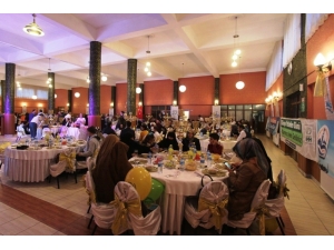 Yetimler İftar Sofrasında Buluştu