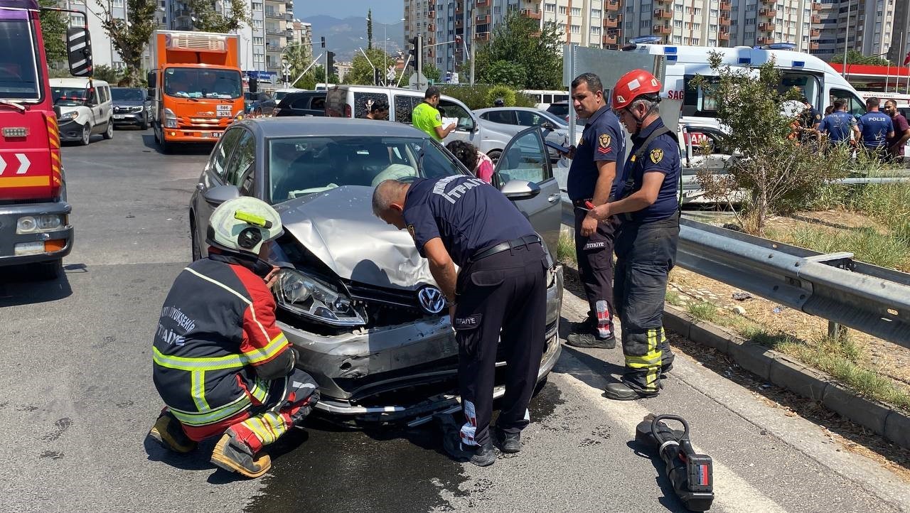 aydin-da-trafik-kazasi-1-i-bebek-4-yarali