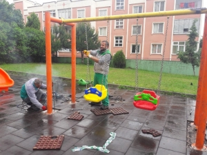 İzmit Belediyesi, Park Yenileme Çalışmalarına Devam Ediyor