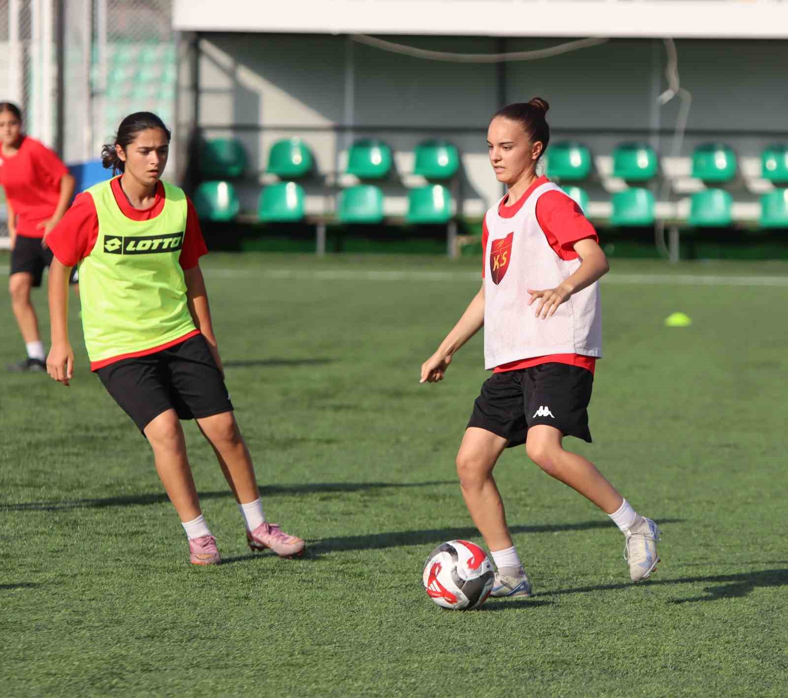 kayseri-kadin-futbol-kulubu-super-lig-e-hazirlaniyor