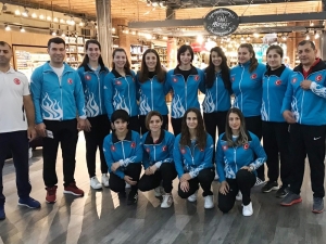 Genç Kadınlar Avusturya’da Tatamiye Çıkıyor