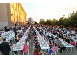 Gebze’de İftar Sofrası Yenikent Mahallesi’nde Kuruldu