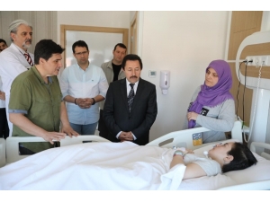 Vali Balkanlıoğlu’ndan Kök Hücre Nakli Bekleyen 18 Yaşındaki Gence Destek