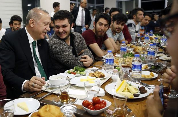 Erdoğan'ın Yurtta Yaptığı Sahur, Sosyal Medyada İzlenme Rekoru Kırdı