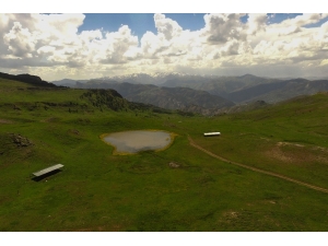 Adını Efsanelerden Alan ‘Dipsiz Göl’ Büyülüyor