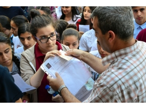 Lgs İçin Çocuklar İçeride, Aileler Dışarıda Ter Döktü