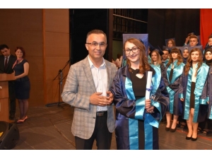 Akıllı Okul İkinci Mezunlarını Verdi