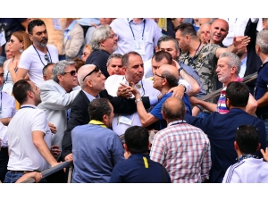 Fenerbahçe Kongresi’nde Gerginlik