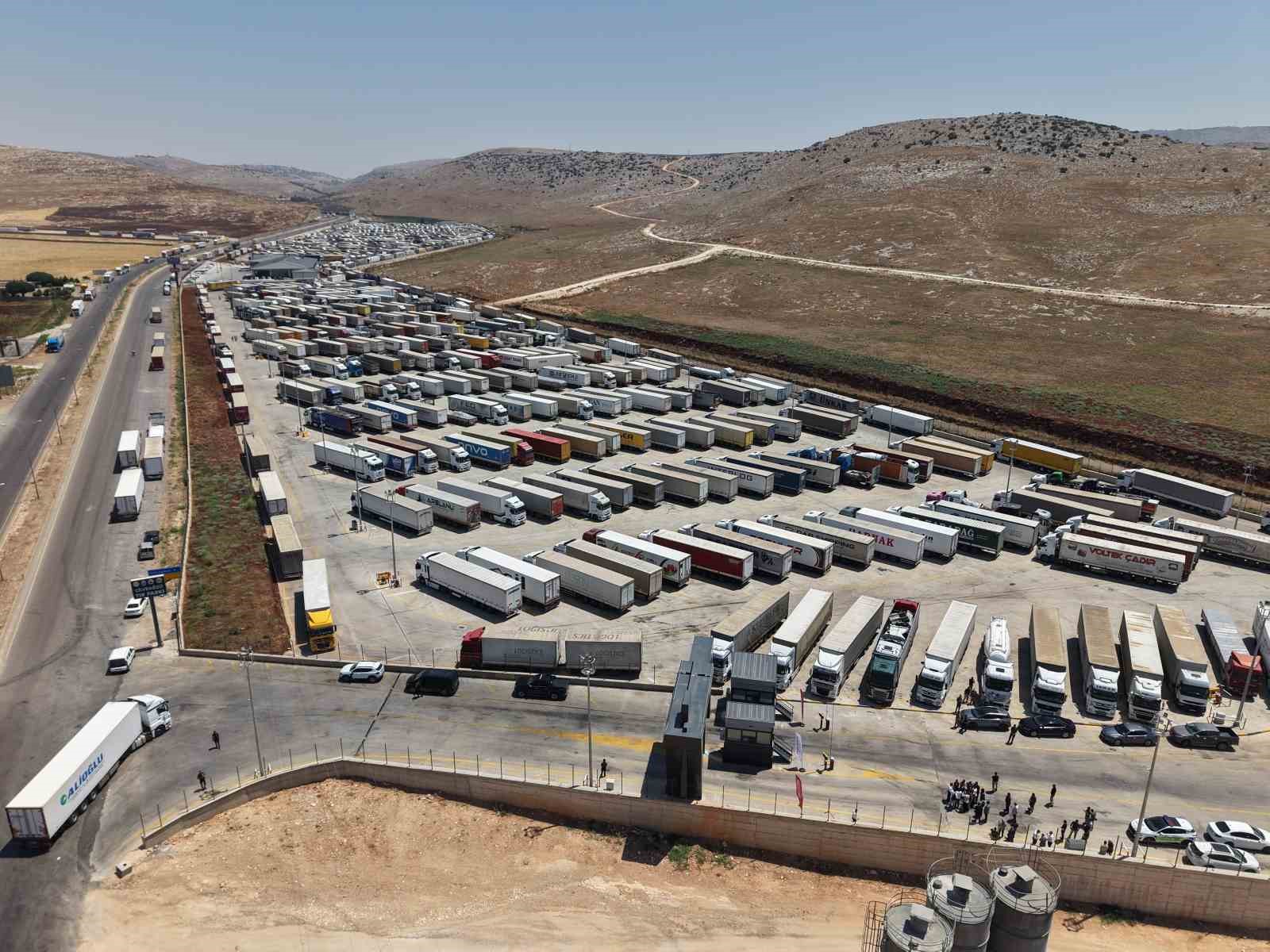 arap-yarimadasi-ile-ticarette-kavsak-nokta-olan-cilvegozu-nden-gunde-bin-500-tir-giris-cikis-yapiyor