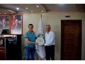 Sanatçı Mithat Körler Başkan Yaman’la Bir Araya Geldi