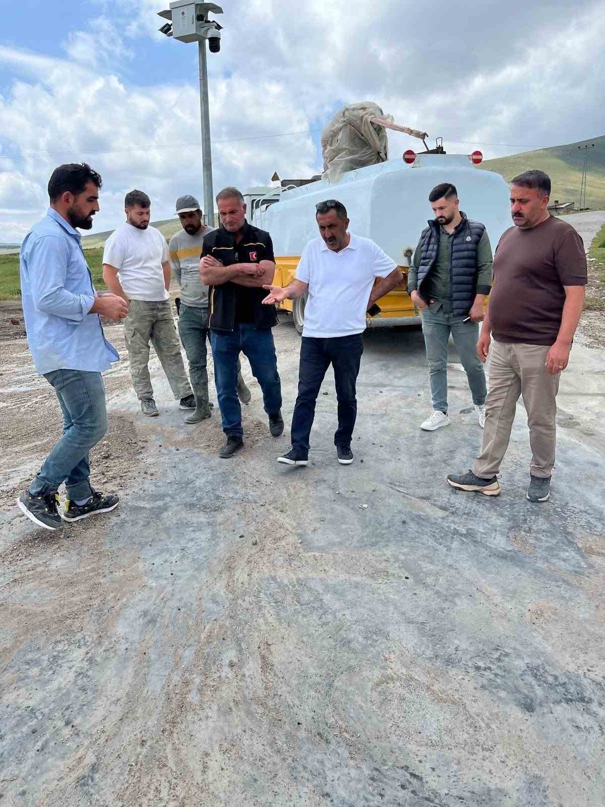 kars-ta-koy-yollari-konfora-kavusuyor-9-5-kilometrelik-asfalt-calismasi-basladi