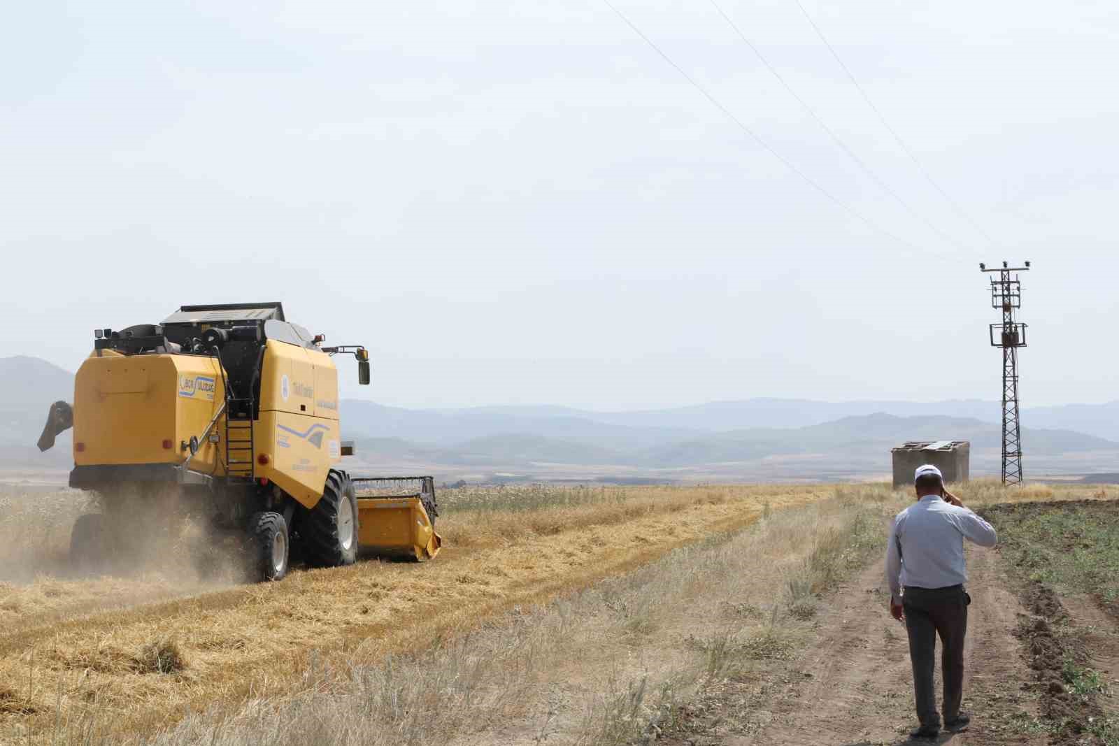 baskan-sekmen-den-ureticiye-bicerdover-destegi-topragin-dili-berekettir