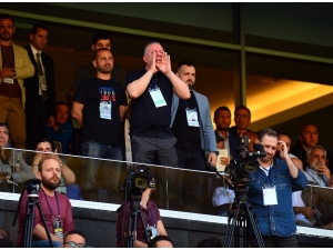 Kongrede Tansiyon Yükseldi