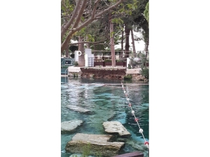 Pamukkale’de Antik Havuzda Duvar Çöktü