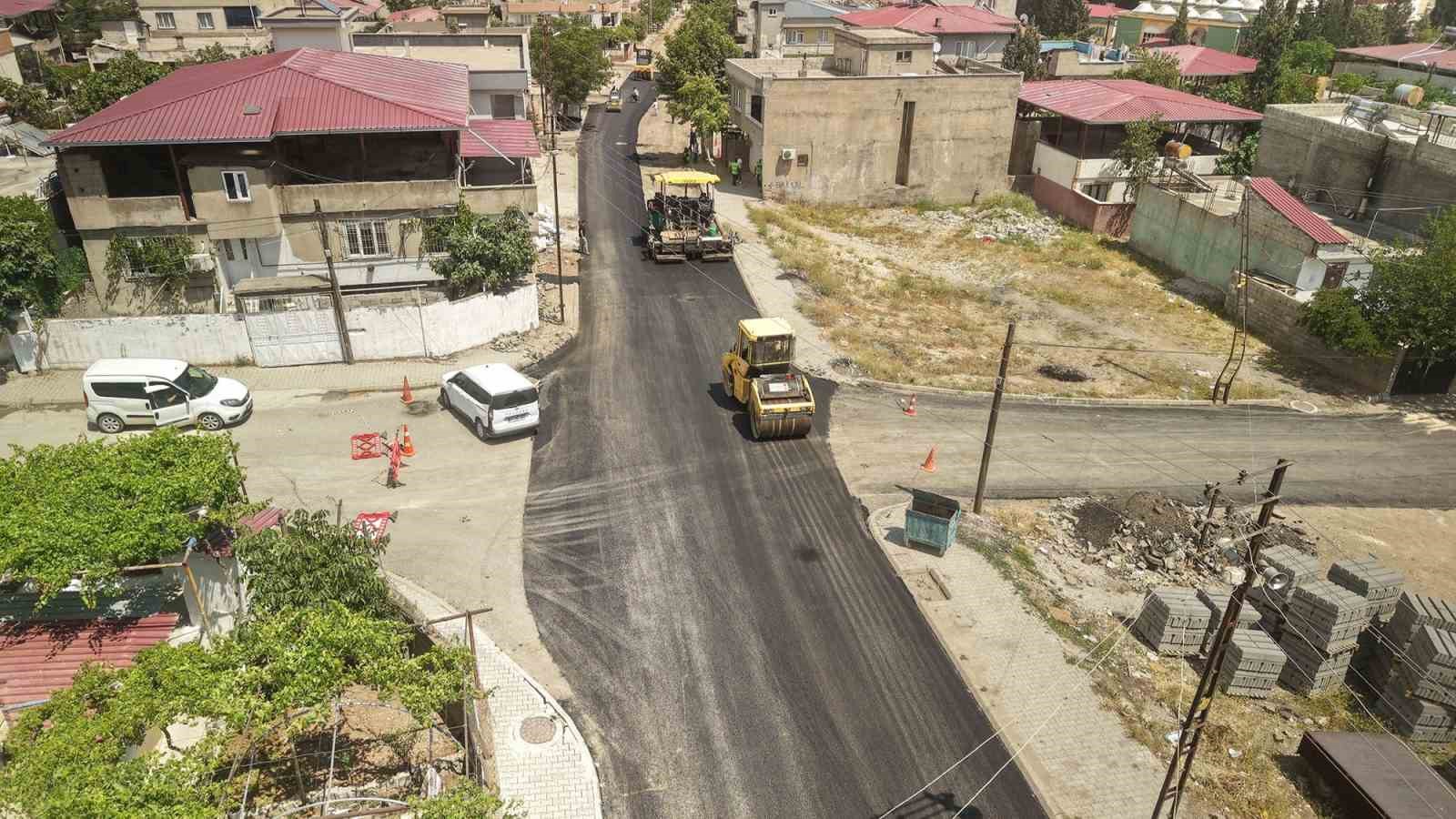 kahramanmaras-ta-asfalt-mesaisi-suruyor