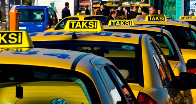 İstanbul'a Turkuaz Ve Siyah Renkli Taksiler Geliyor