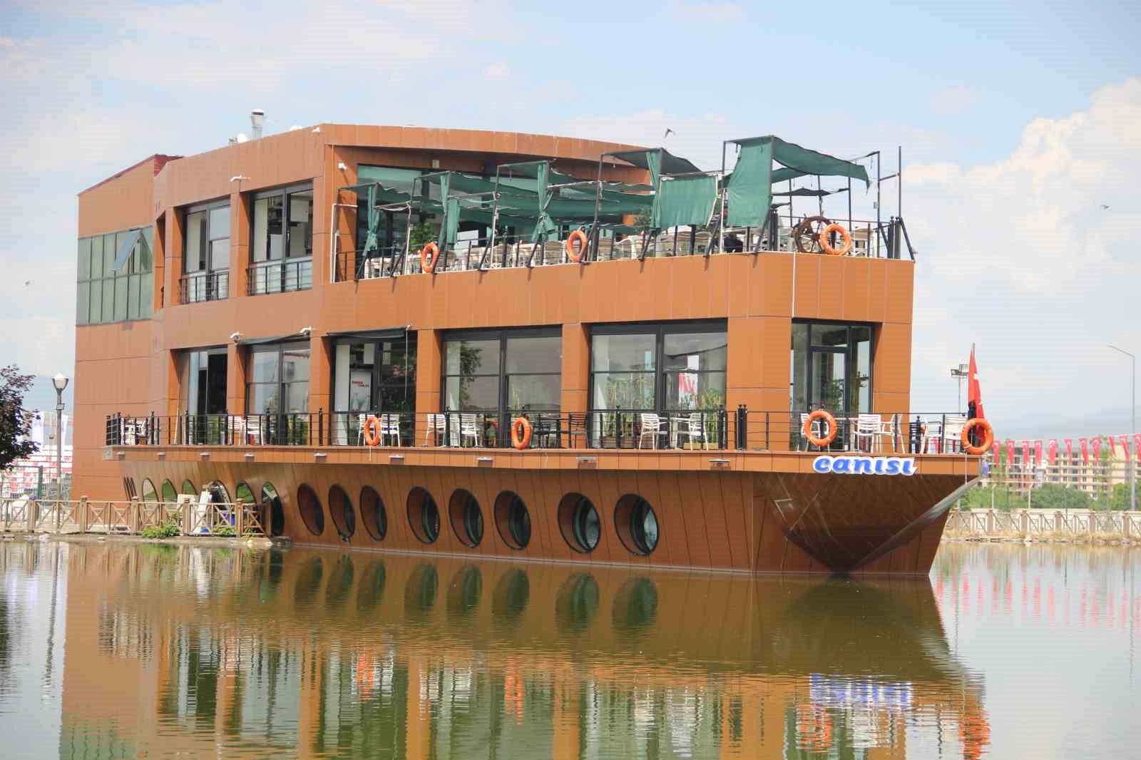 erzurumlular-deniz-ozlemini-gemi-kafe-de-gideriyor