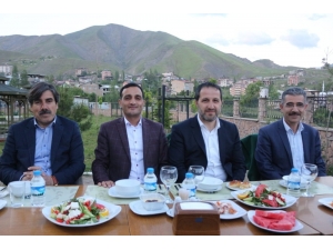 Ak Parti’den Muhtarlara İftar Yemeği