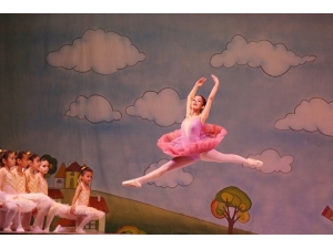 Mezitli’de Minik Balerinler Büyüledi