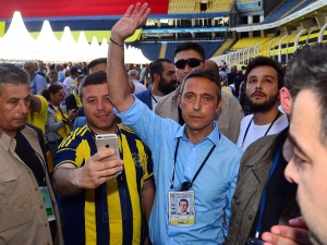 Ali Koç Üyelerle Beraber Tezahürat Yaptı