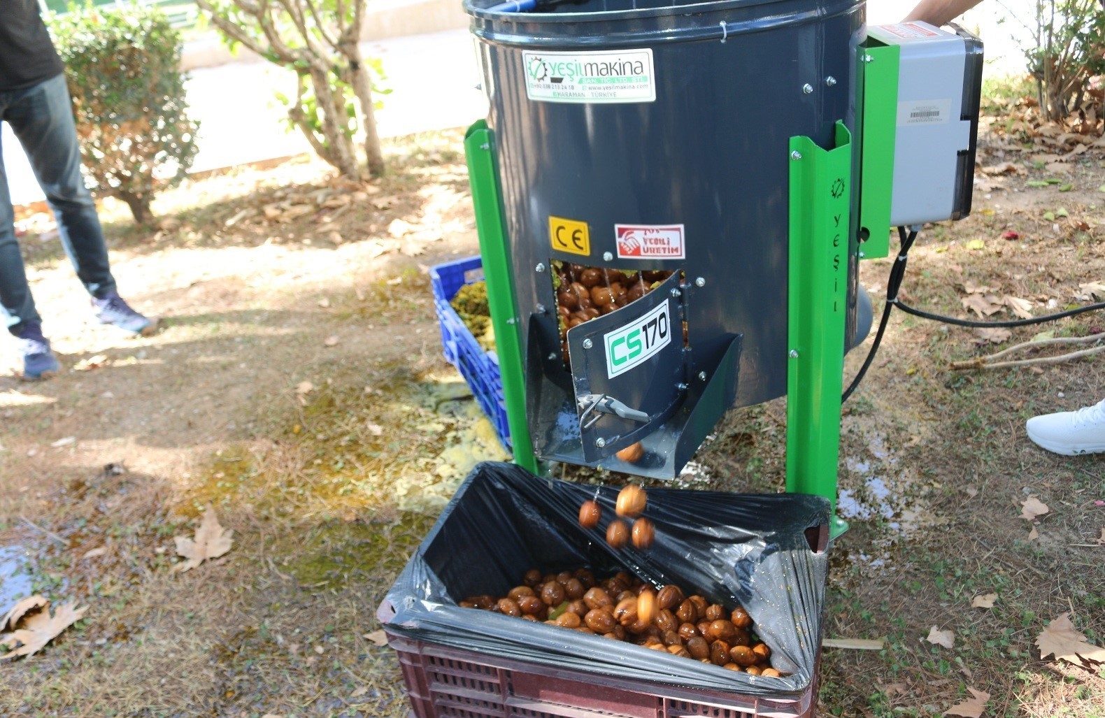 buyuksehir-den-kemerli-ureticilere-ceviz-soyma-makinesi-destegi