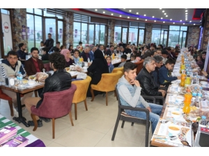 Ağrı İhh’dan Yetim Çocuklara İftar