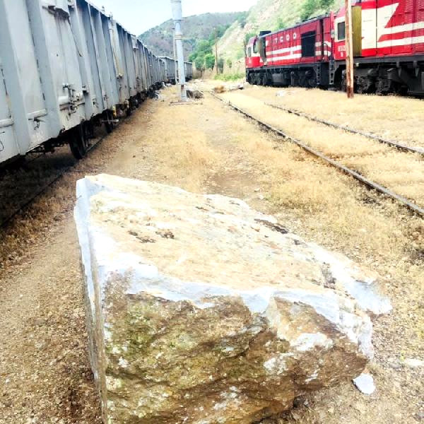 Bingöl'de Yük Treninin Üzerine Kaya Düştü: 1 Yaralı