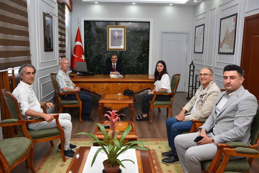 salihli-kaymakami-guldogan-sardes-kazi-ekibini-agirladi