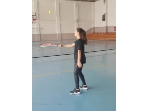Burhaniye’de Tenis Dersleri Başladı