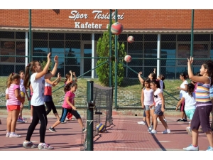 Aliağalı Gençlerden Yaz Spor Okullarına Yoğun İlgi