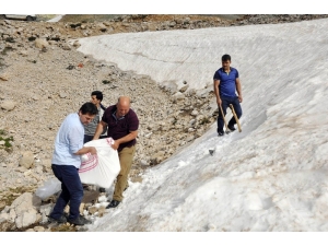Kar İçin Onlarca Kilometre Gidiyorlar