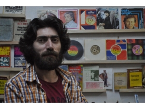 Aradığını Bulamayan Sahaflara Yöneliyor