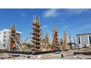 Kartepe Kent Meydanı Çalışmaları Sürüyor