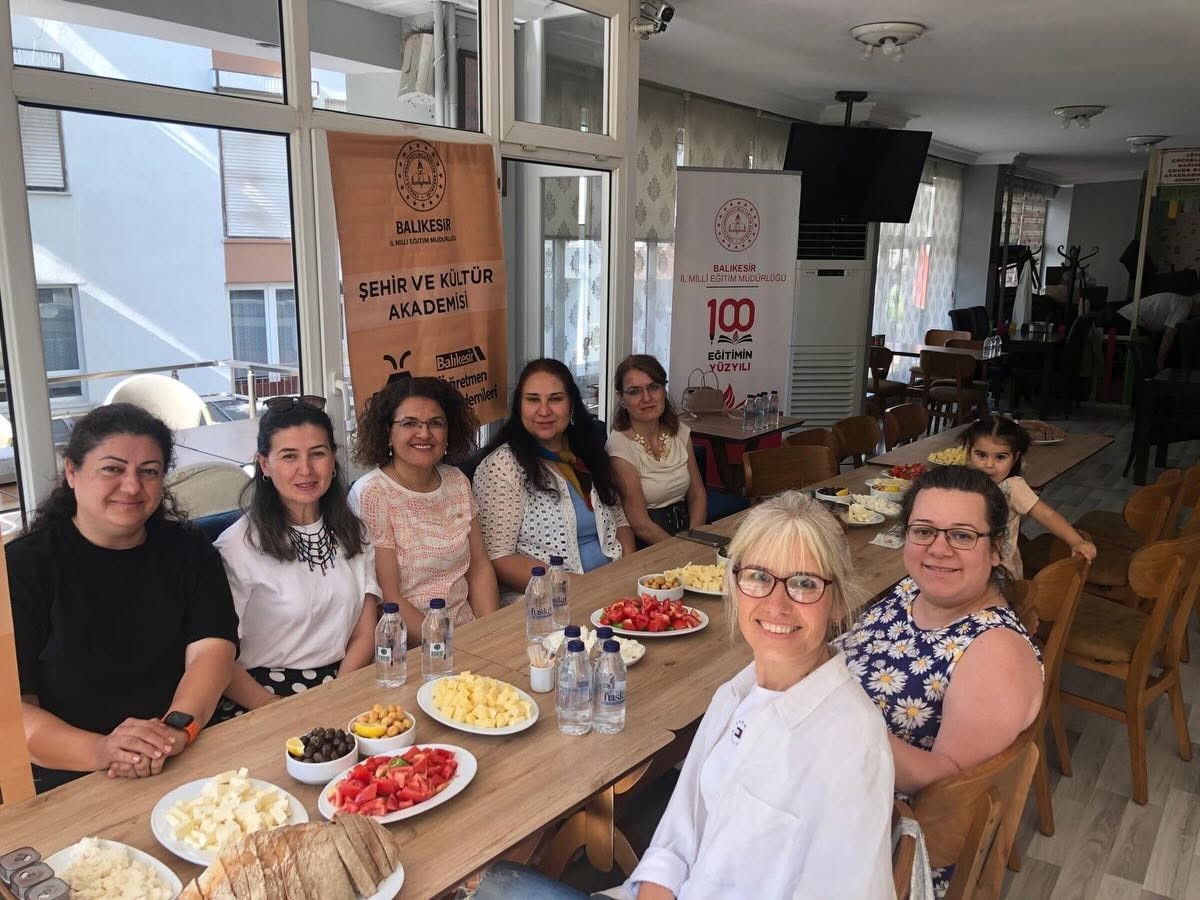 ogretmenlere-peynir-zeytin-ekmek-tadim-etkinligi