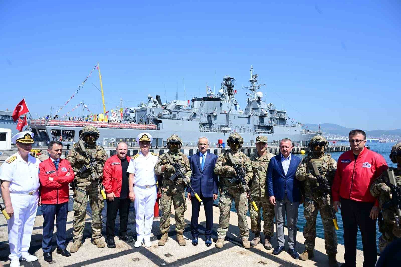 ulastirma-ve-altyapi-bakani-uraloglu-teknofest-mavi-vatan-i-ziyaret-etti